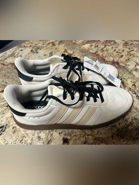 NWT adidas Breaknet Sleek White Sneakers-Beige Accents Women’s 8.5 Cloud Foam